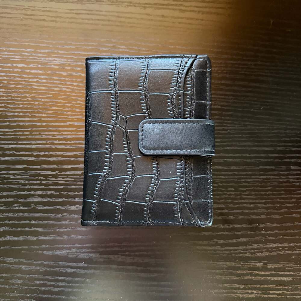 Minimalist Crocodile Embossed PU Leather Bi-Fold Wallet with ID Window and Zippe